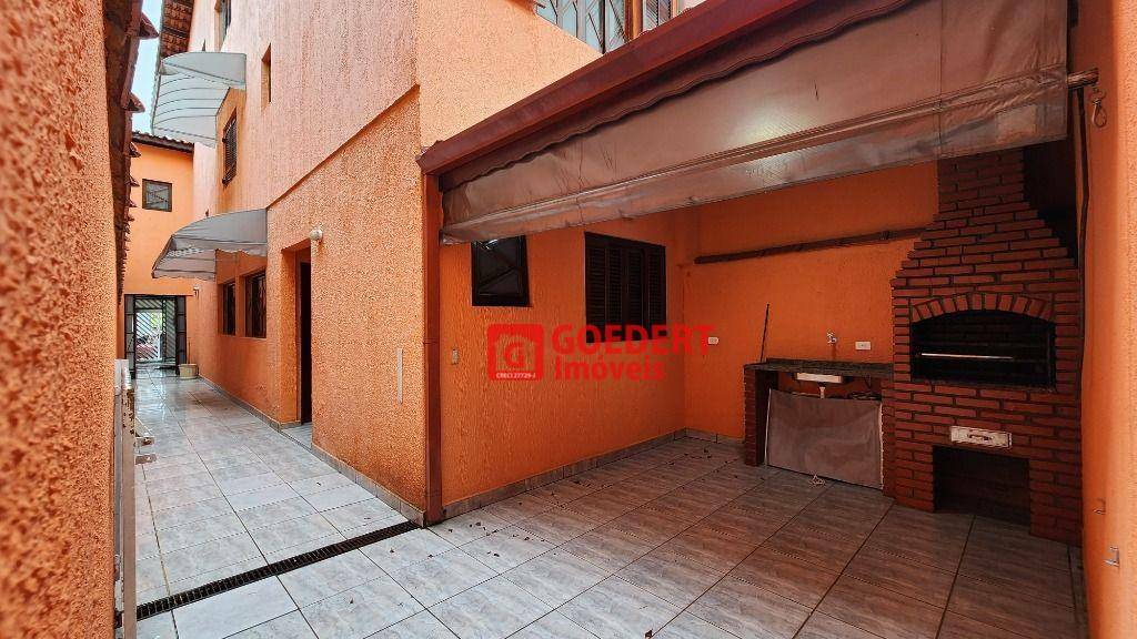 Sobrado à venda e aluguel com 3 quartos, 220m² - Foto 9