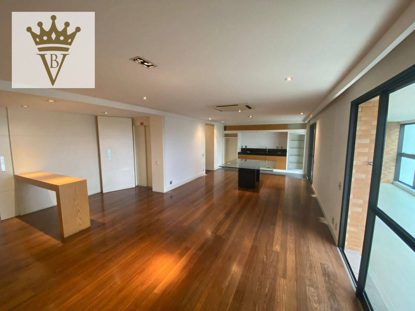 Apartamento à venda com 3 quartos, 192m² - Foto 1