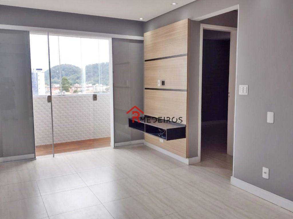 Apartamento à venda com 2 quartos, 70m² - Foto 2