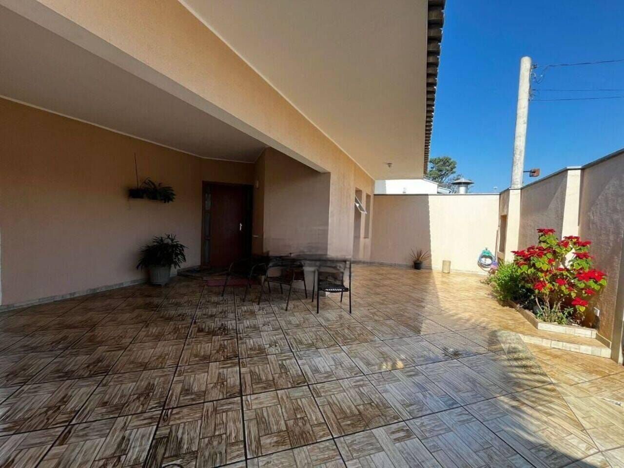 Casa para alugar com 2 quartos, 215m² - Foto 3