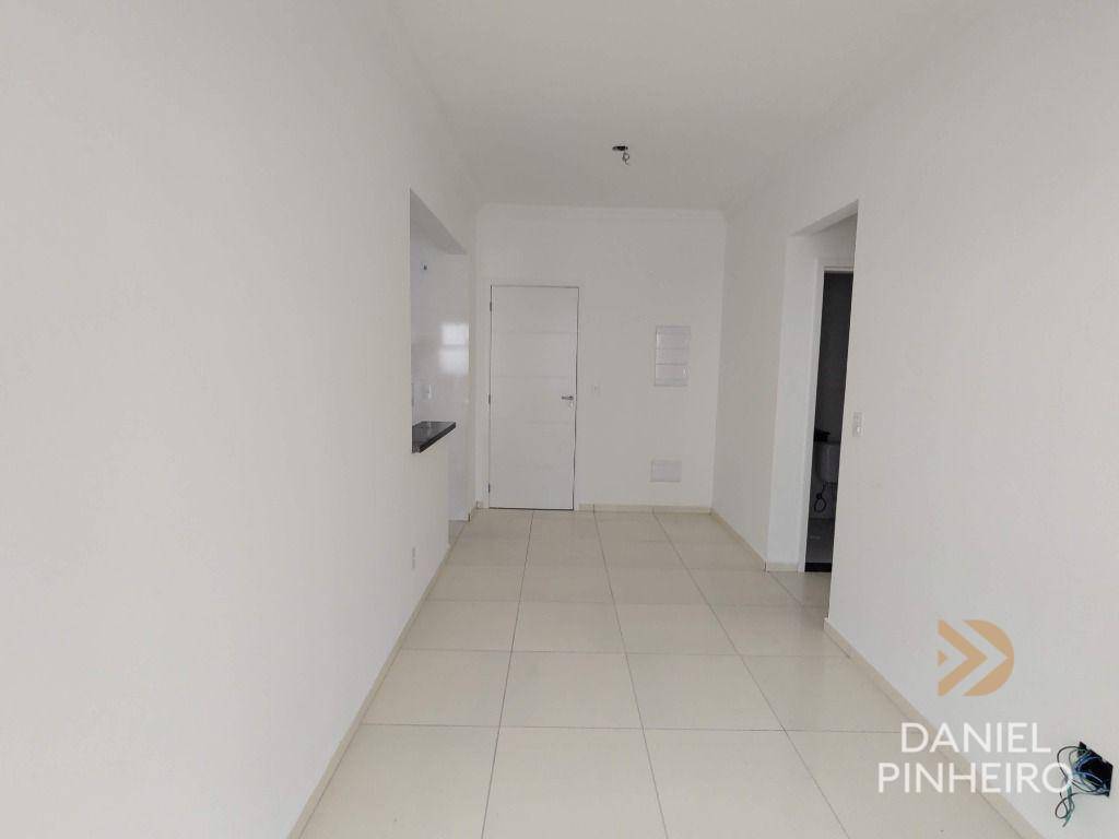 Apartamento à venda com 2 quartos, 64m² - Foto 3