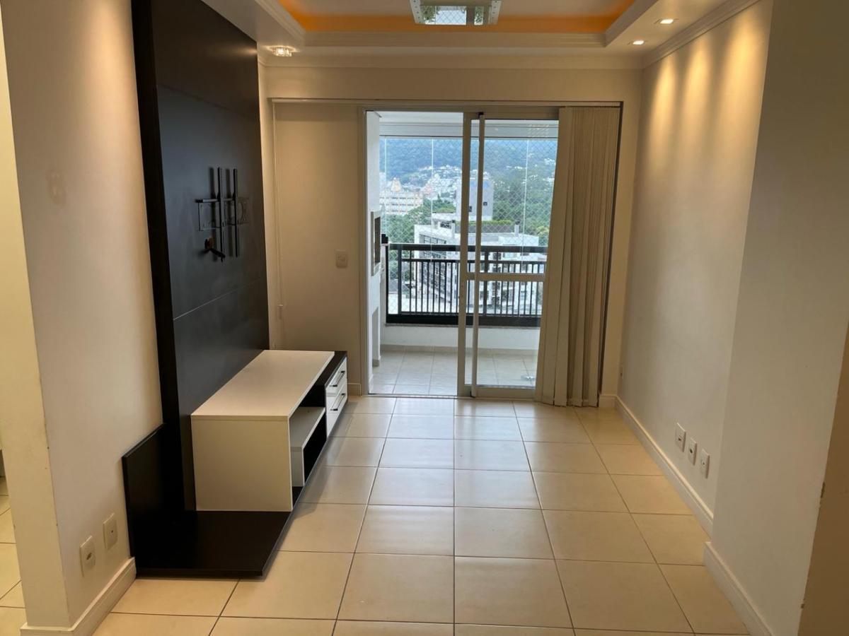 Apartamento à venda com 2 quartos, 69m² - Foto 3