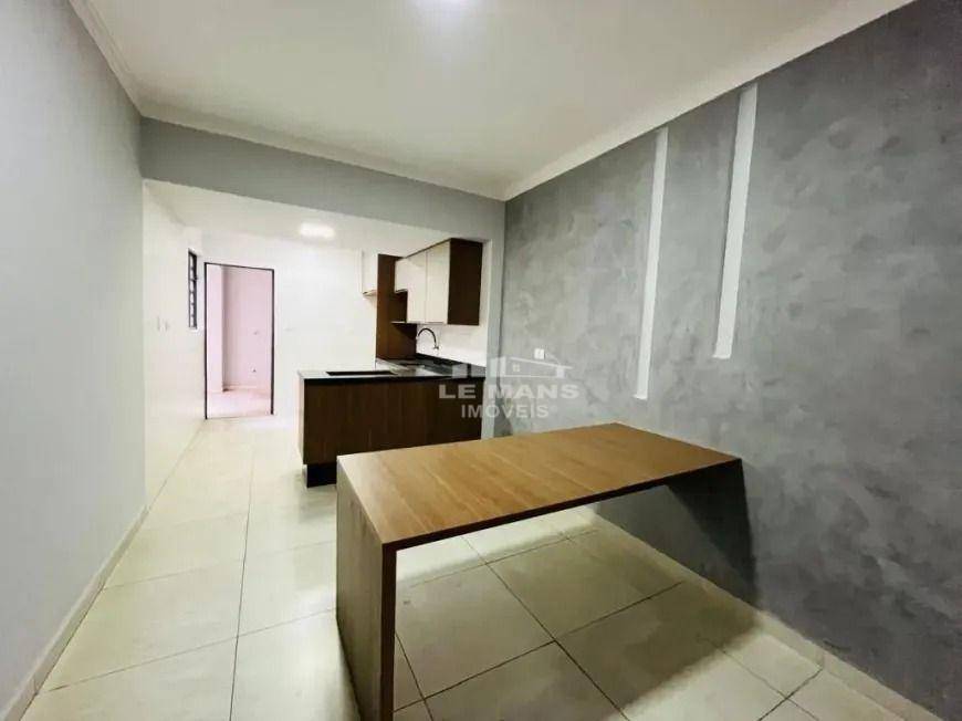 Casa à venda com 2 quartos, 74m² - Foto 1