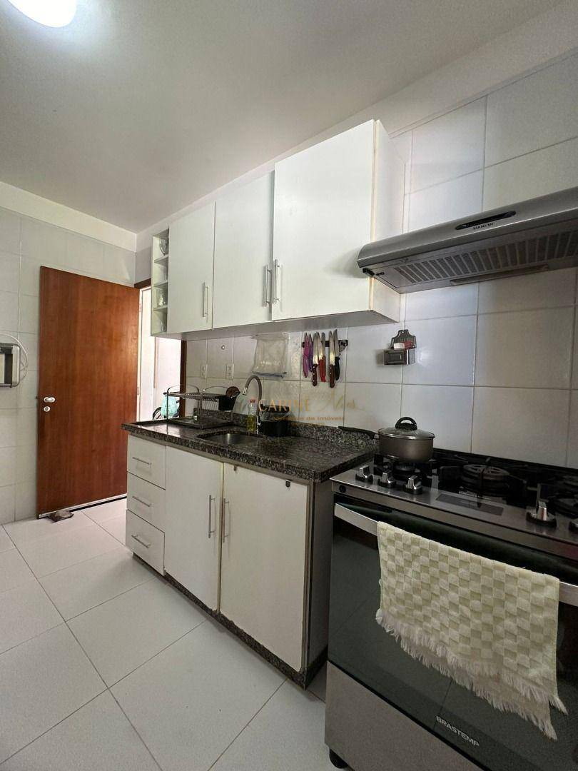 Casa de Condomínio para alugar com 3 quartos, 250m² - Foto 17