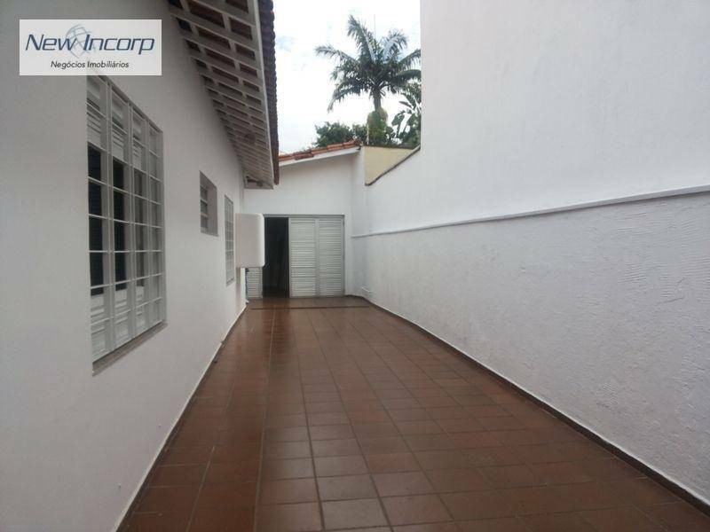 Casa à venda com 3 quartos, 300m² - Foto 3