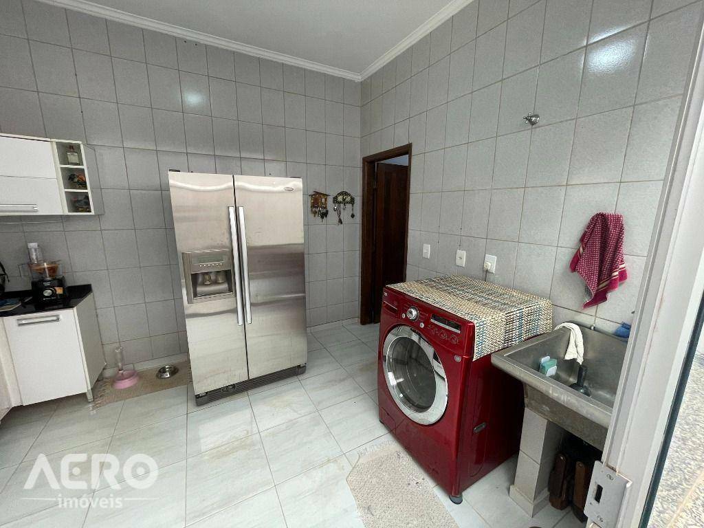 Casa de Condomínio à venda com 3 quartos, 341m² - Foto 17