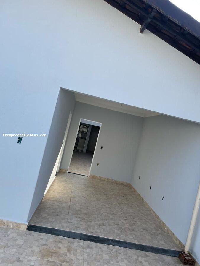 Casa à venda com 2 quartos, 140m² - Foto 2