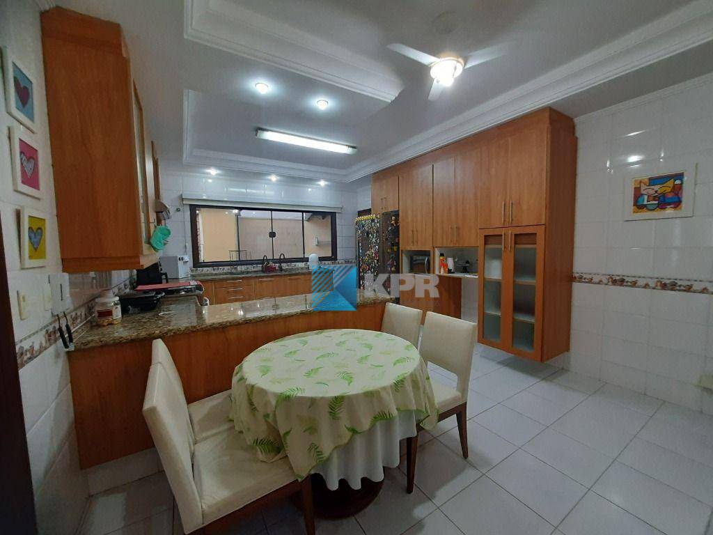 Casa de Condomínio à venda com 4 quartos, 350m² - Foto 10