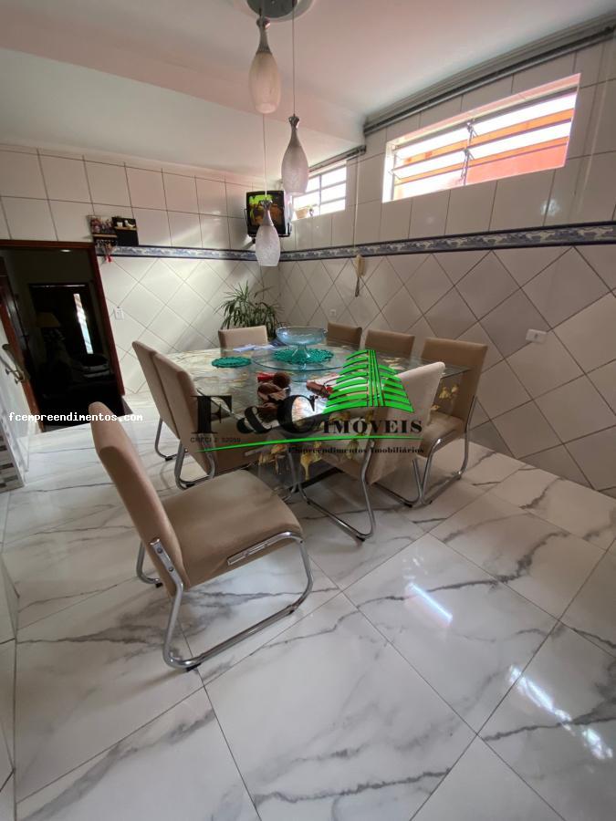 Casa à venda com 3 quartos, 250m² - Foto 19