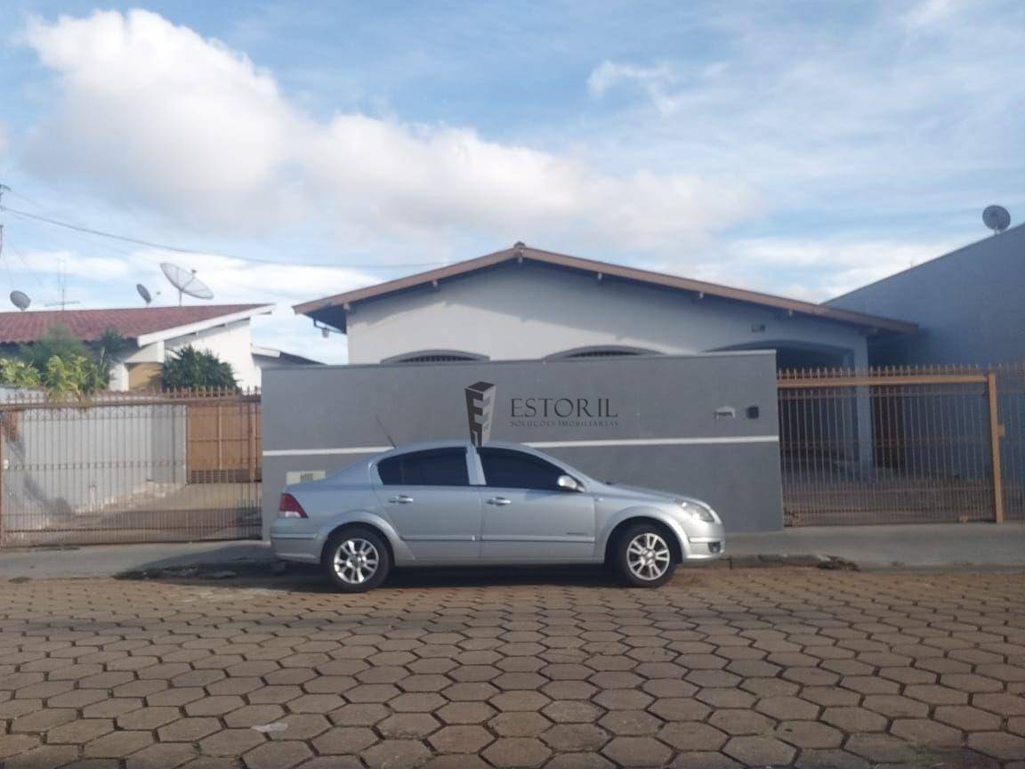 Casa para alugar com 4 quartos, 340m² - Foto 1