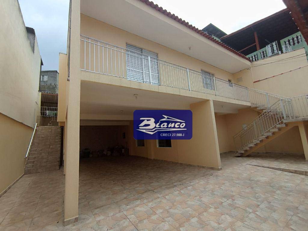 Casa à venda com 3 quartos, 236m² - Foto 1