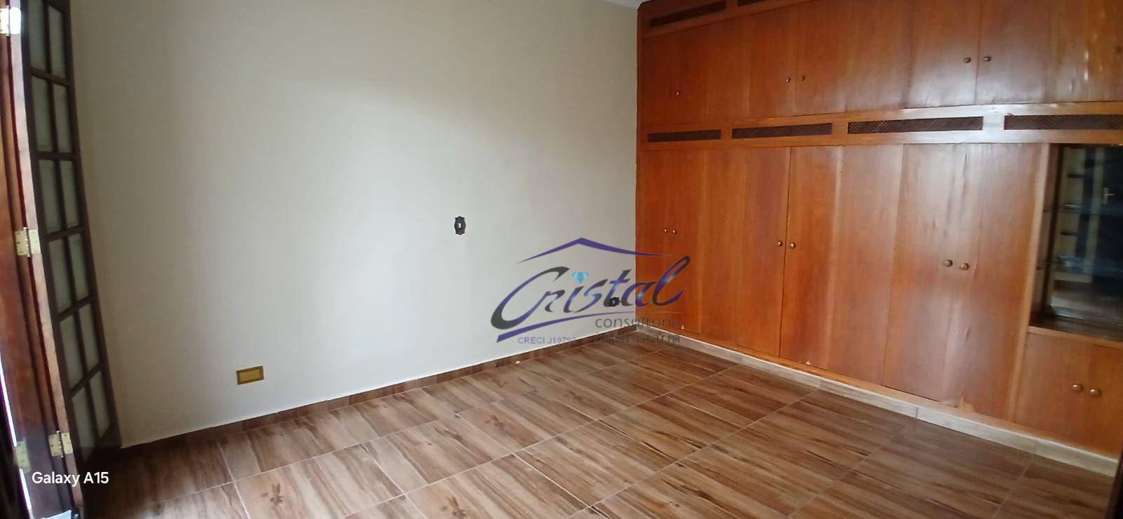 Casa para alugar com 4 quartos, 250m² - Foto 15