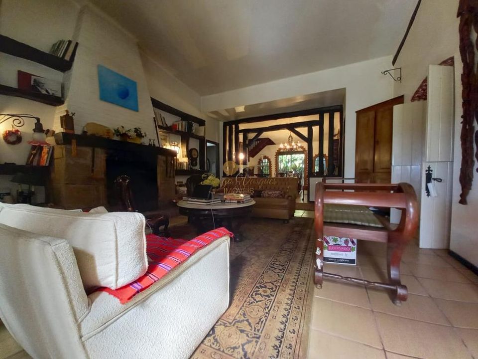 Casa à venda com 7 quartos, 3000m² - Foto 9