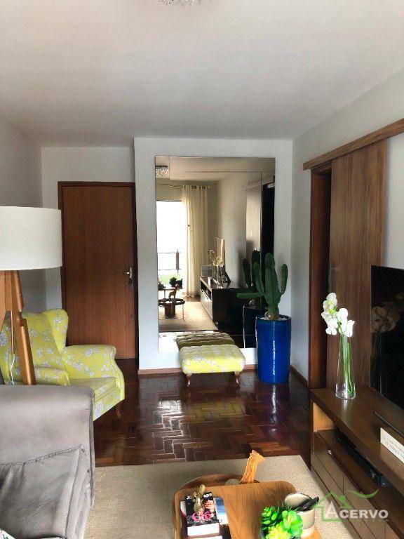 Apartamento à venda com 3 quartos, 115m² - Foto 1