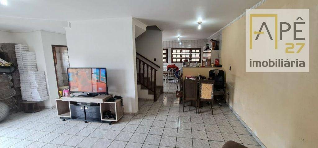 Sobrado à venda com 3 quartos, 198m² - Foto 2