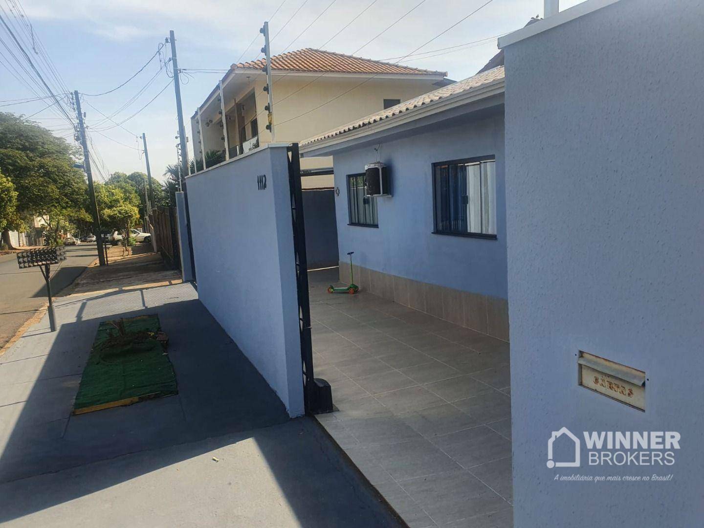 Casa à venda com 4 quartos, 216m² - Foto 2