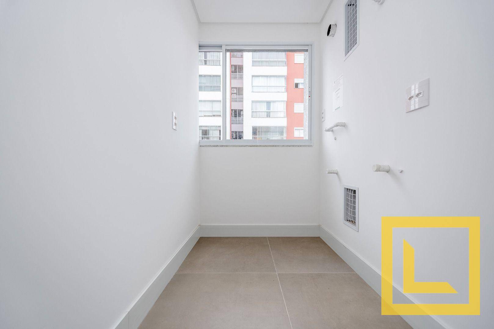 Apartamento à venda com 3 quartos, 106m² - Foto 2