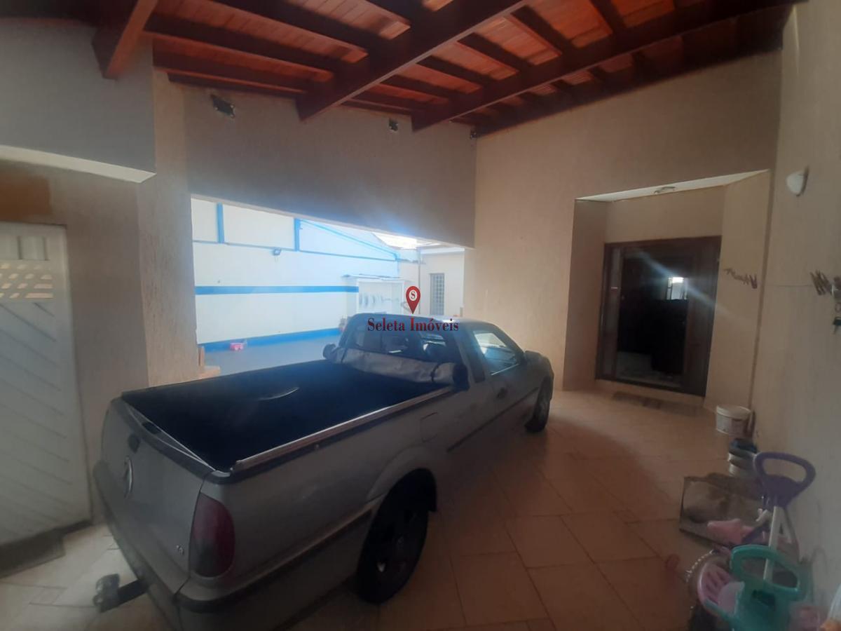 Casa à venda com 2 quartos, 250m² - Foto 2