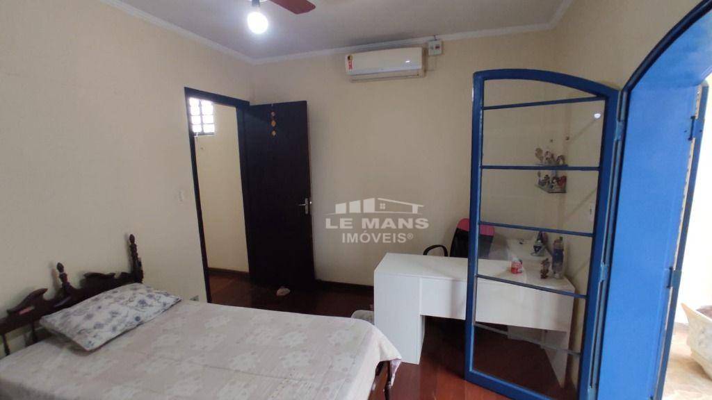 Casa à venda com 4 quartos, 331m² - Foto 27