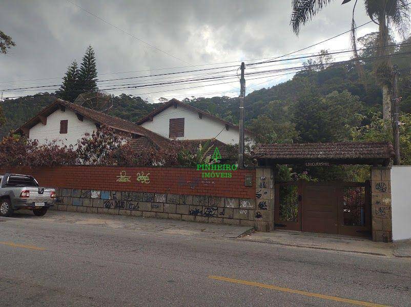 Casa à venda e aluguel com 3 quartos, 318m² - Foto 2