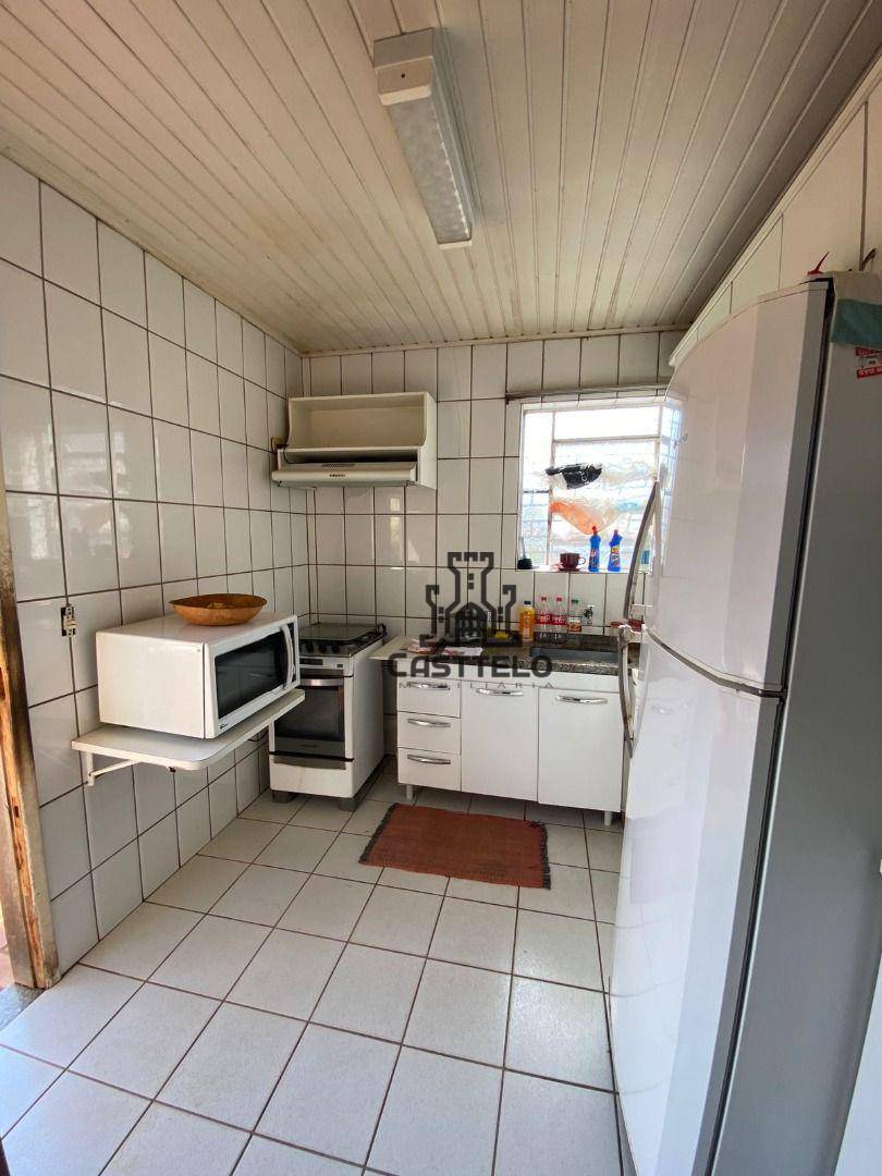 Casa à venda com 4 quartos, 191m² - Foto 4