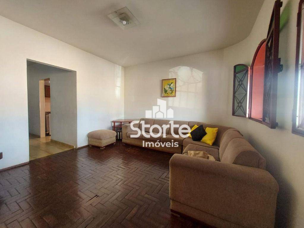 Casa à venda com 3 quartos, 250M2 - Foto 2