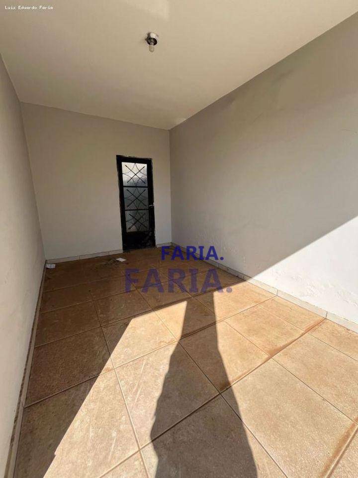 Casa à venda com 3 quartos, 180m² - Foto 2