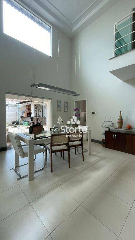 Casa à venda com 3 quartos, 280m² - Foto 4