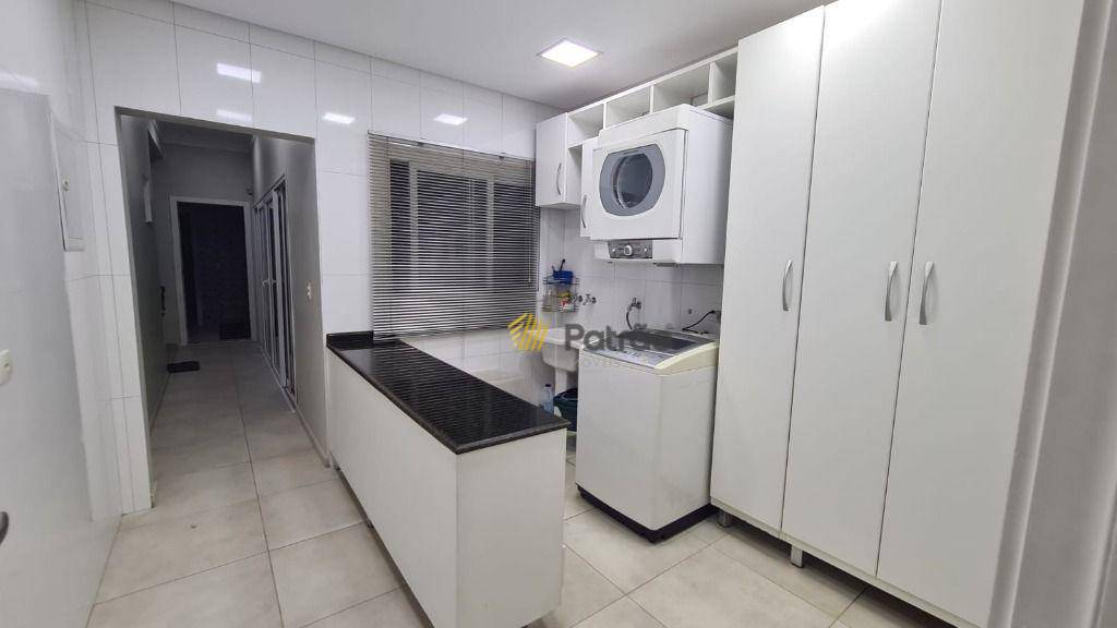 Sobrado à venda com 6 quartos, 585m² - Foto 60