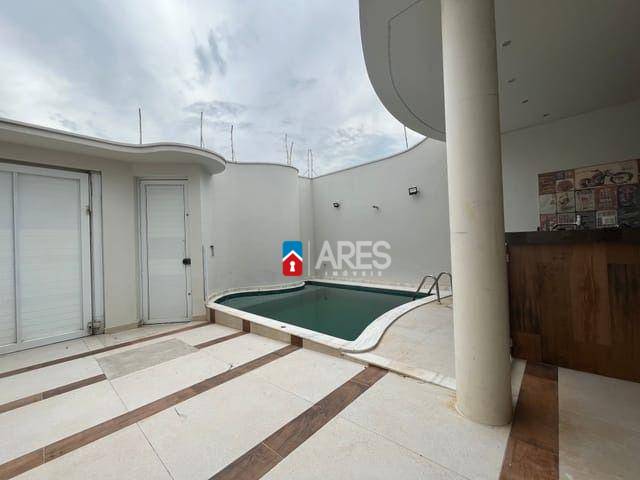 Casa à venda com 4 quartos, 301m² - Foto 4