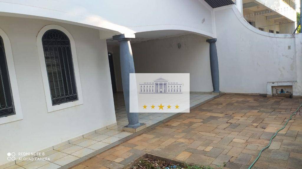 Casa à venda e aluguel com 3 quartos, 130m² - Foto 1