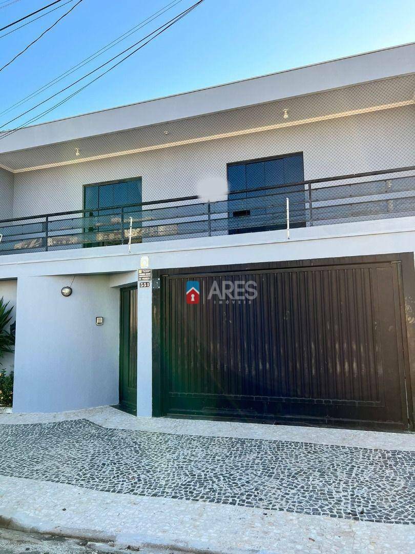 Casa para alugar com 3 quartos, 460m² - Foto 1