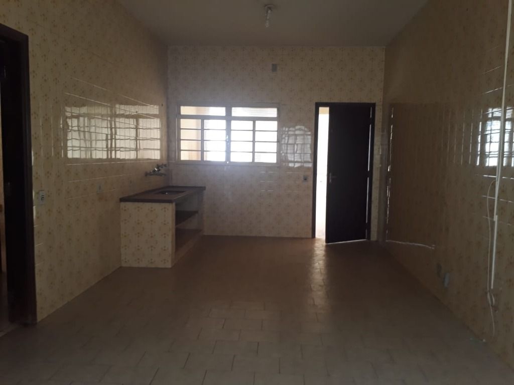 Casa para alugar com 3 quartos, 150m² - Foto 2