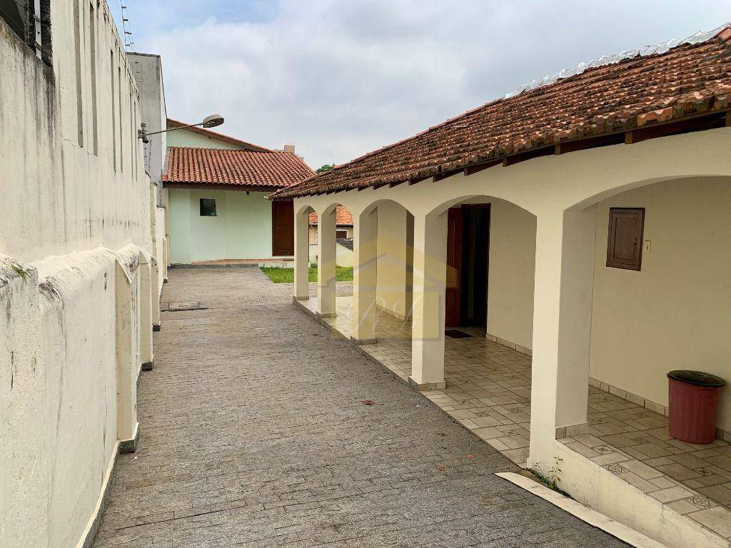 Casa para alugar com 2 quartos, 180m² - Foto 28