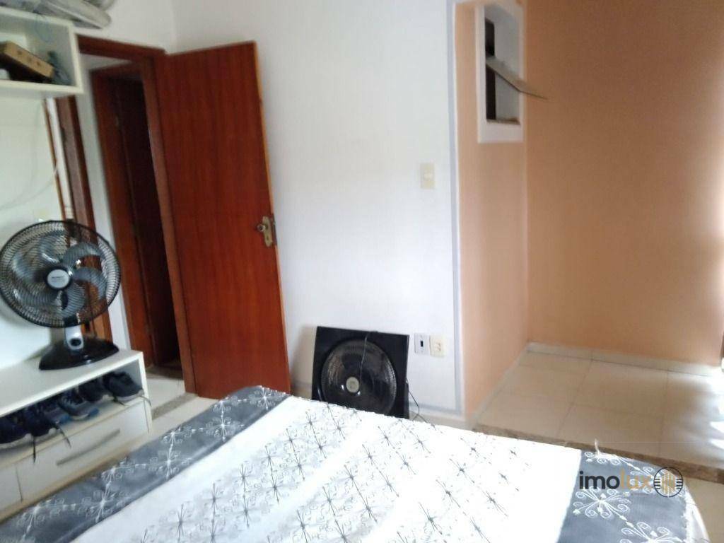 Casa à venda com 2 quartos, 165m² - Foto 2