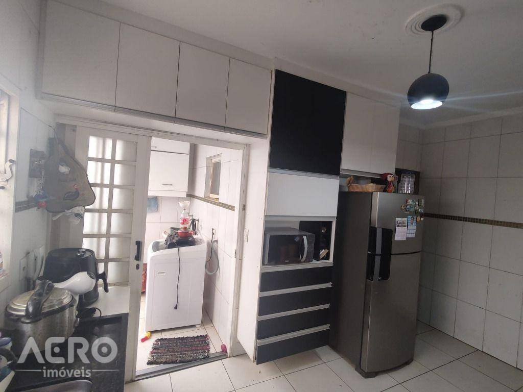 Casa à venda com 2 quartos, 135m² - Foto 10
