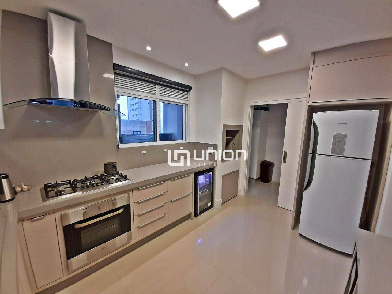 Apartamento à venda com 4 quartos, 153m² - Foto 6