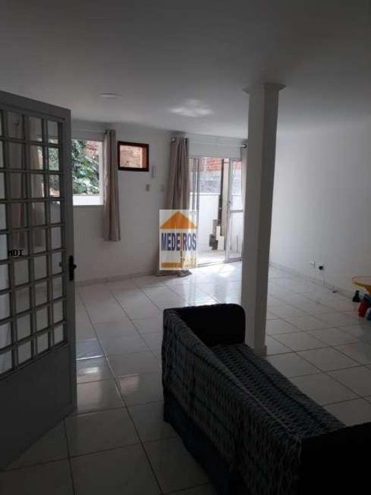 Casa à venda com 2 quartos, 200m² - Foto 2