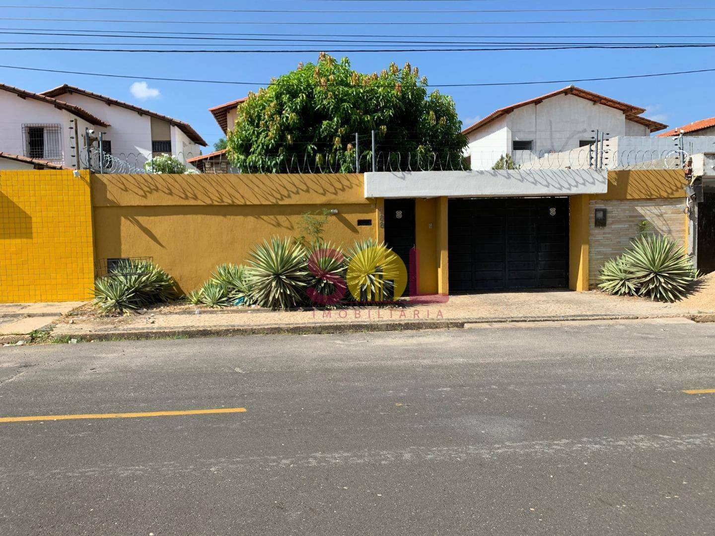 Casa à venda com 4 quartos, 265m² - Foto 1