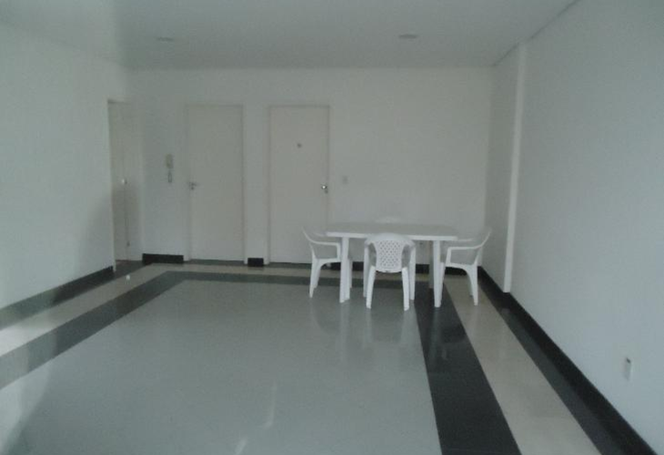 Apartamento à venda com 2 quartos, 66m² - Foto 2