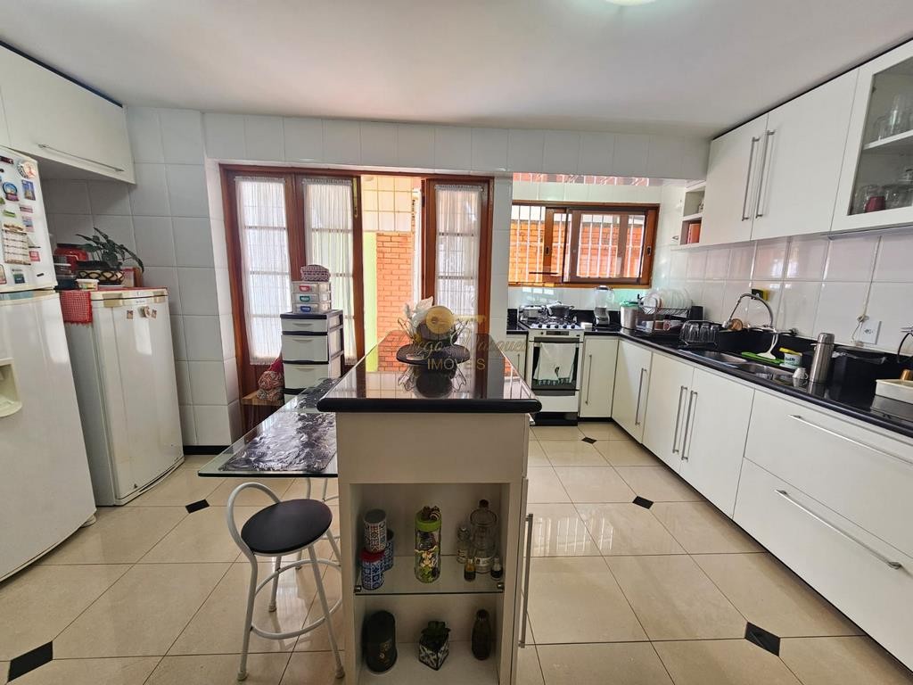 Casa à venda com 4 quartos, 200m² - Foto 21
