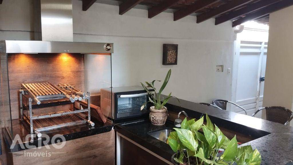 Casa à venda com 3 quartos, 165m² - Foto 1