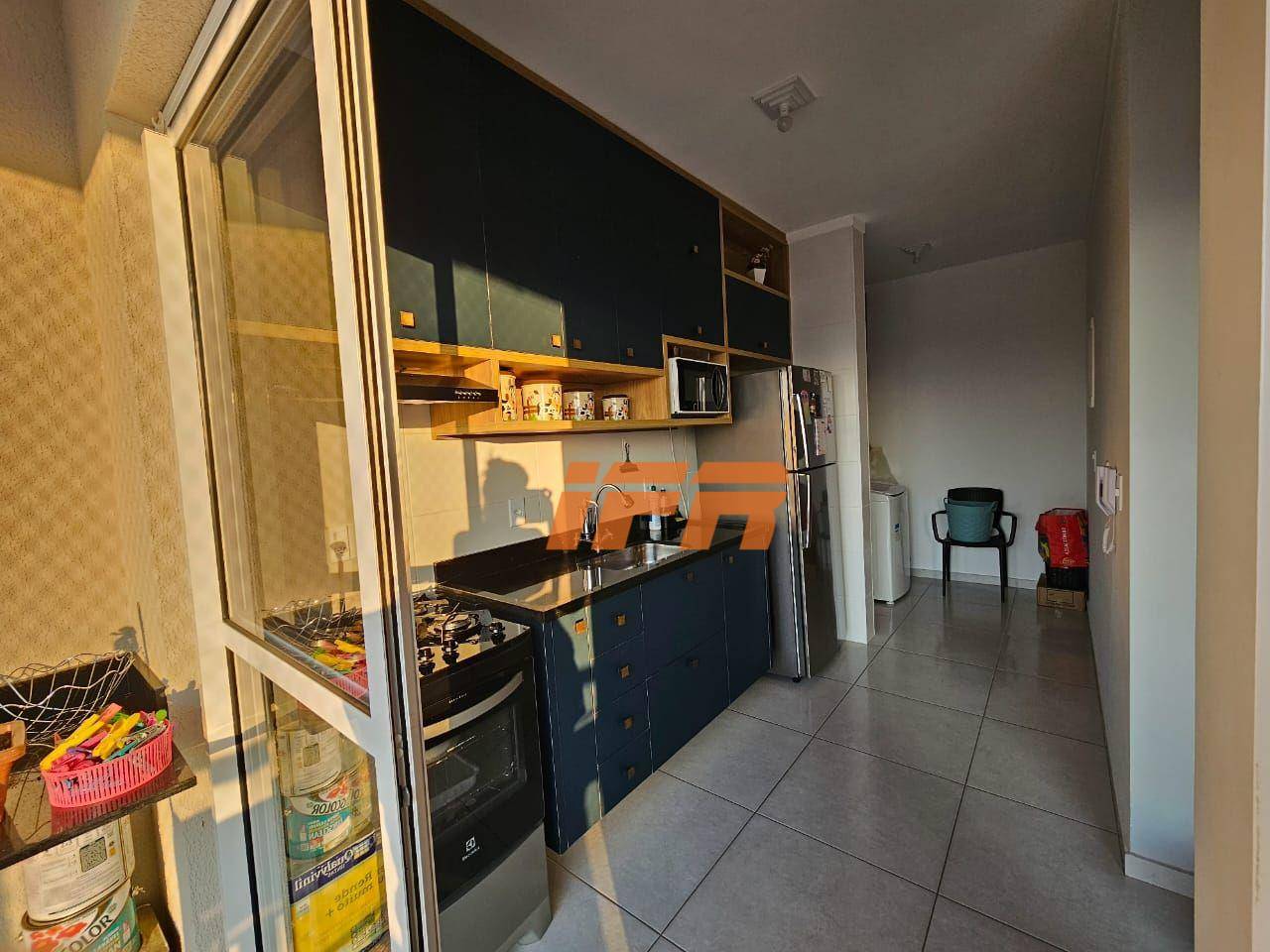 Apartamento à venda com 2 quartos, 72m² - Foto 2