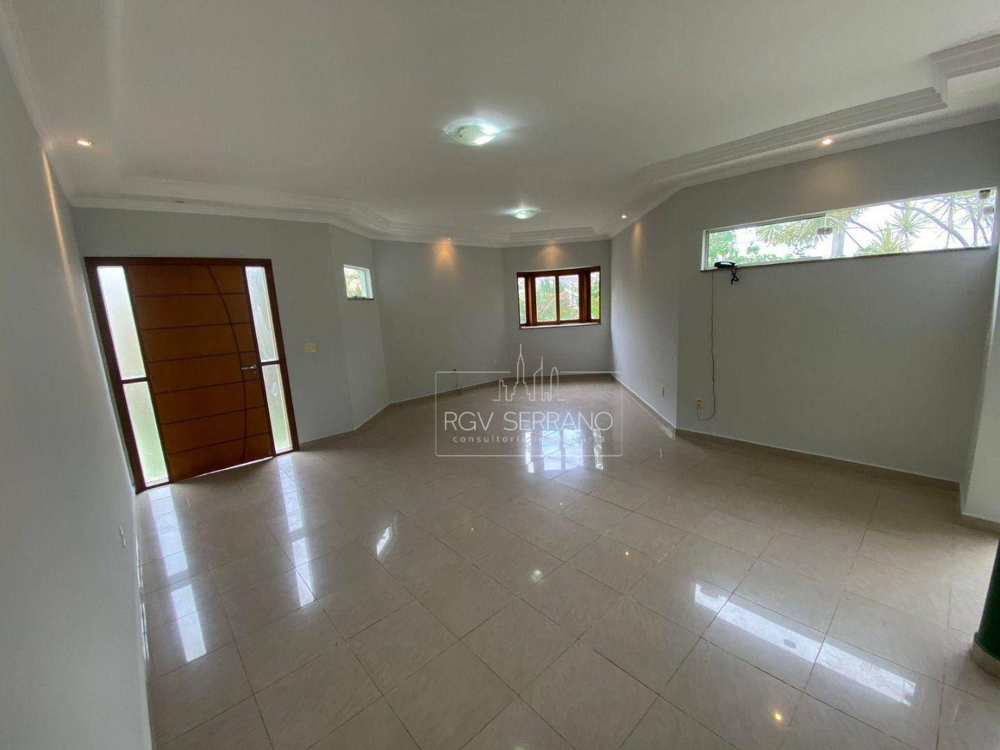 Casa de Condomínio à venda e aluguel com 6 quartos, 290m² - Foto 1