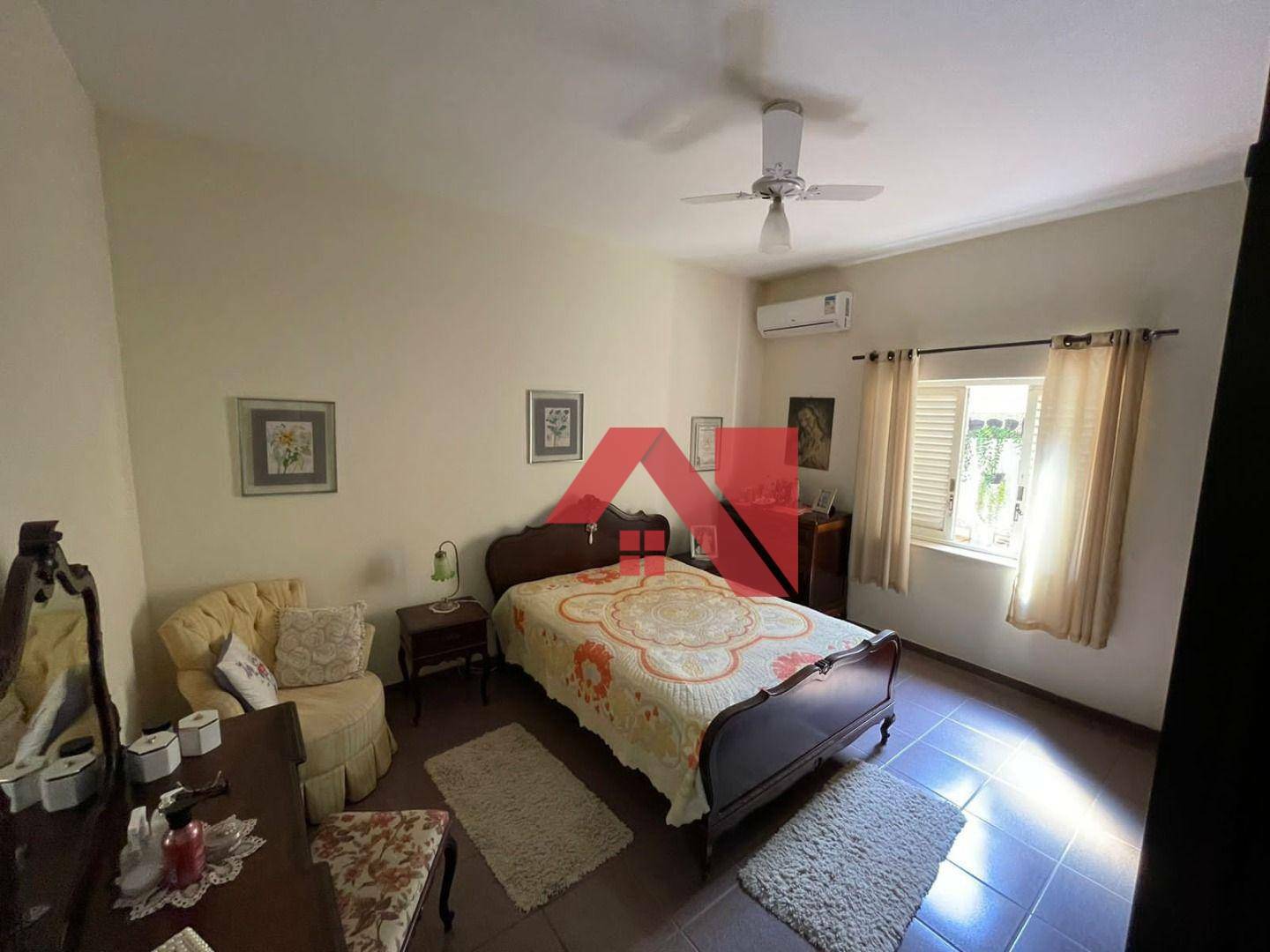 Casa à venda com 4 quartos, 250m² - Foto 9