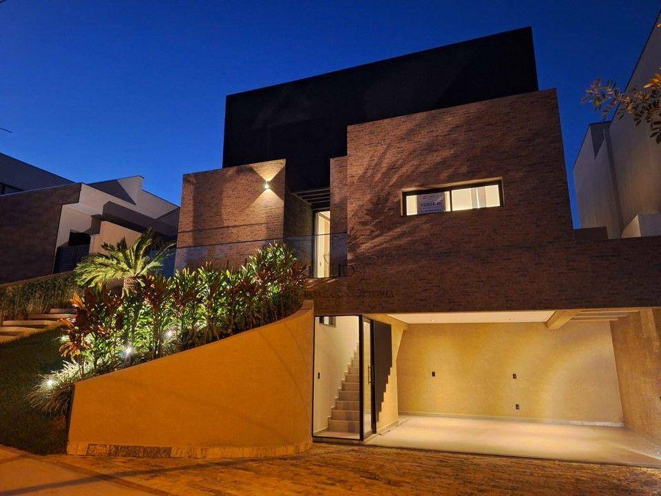 Casa de Condomínio à venda com 4 quartos, 310m² - Foto 2