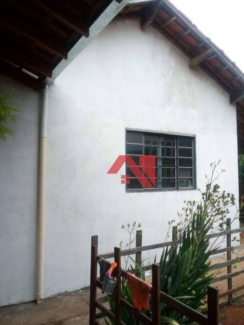 Casa à venda com 2 quartos, 80m² - Foto 1