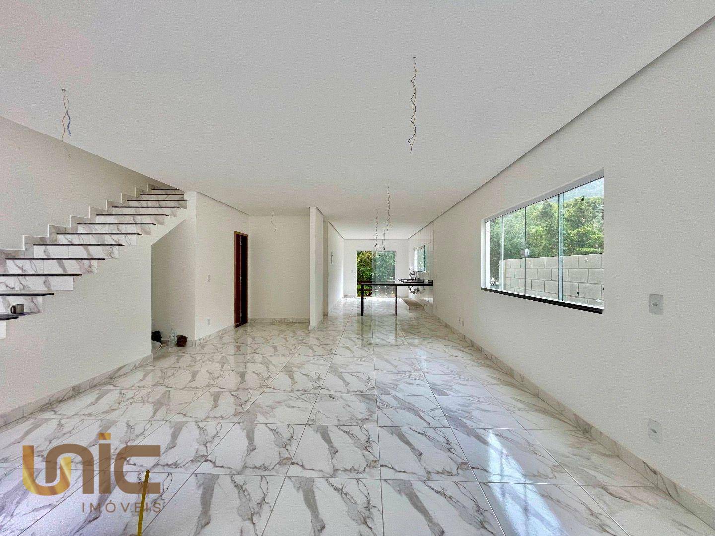 Casa à venda com 4 quartos, 216m² - Foto 4