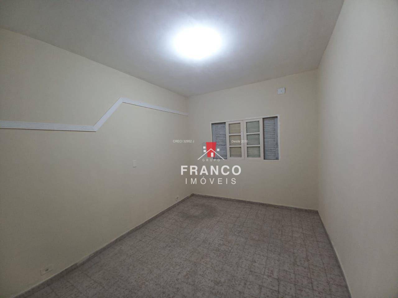 Casa para alugar com 2 quartos, 100m² - Foto 13