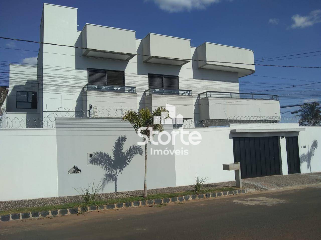 Casa à venda com 3 quartos, 164m² - Foto 1